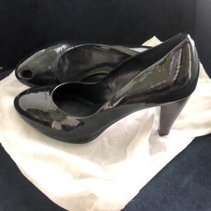 Women’s navy patent leather shoes